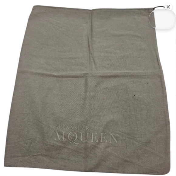 Alexander McQueen silver leather clutch bag with a chain strap-COA included - Picture 15 of 15